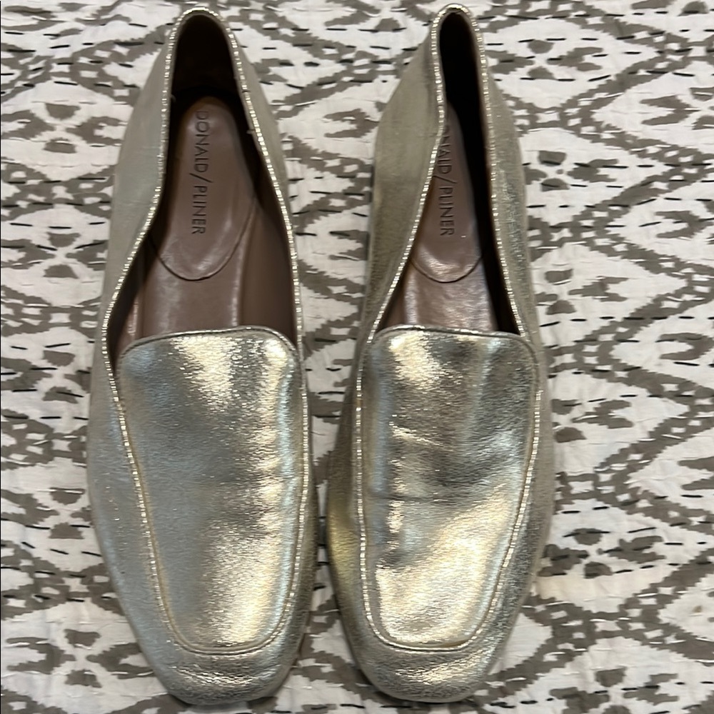 Donald J. Pliner Women's Gold Loafers Size 9